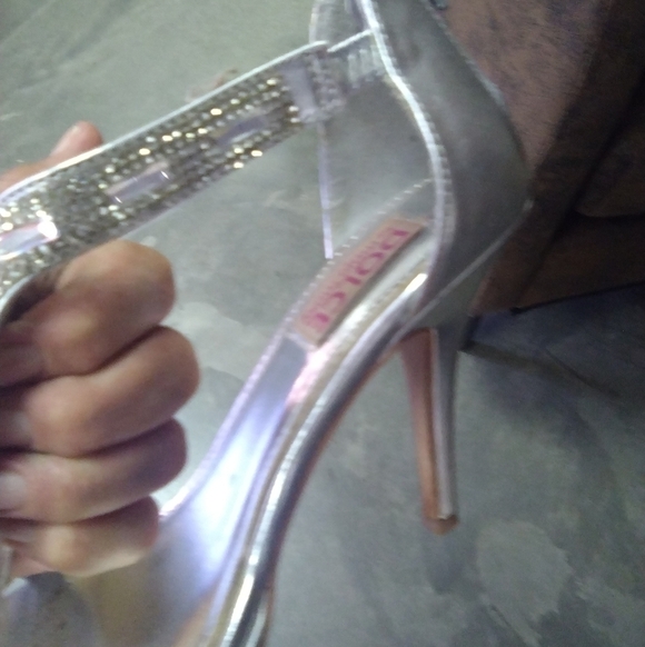 Women's Dolce by Mojo Moxy Silver Jeweled High High Heel Shoes Rhinstones Size 8 - Picture 8 of 10